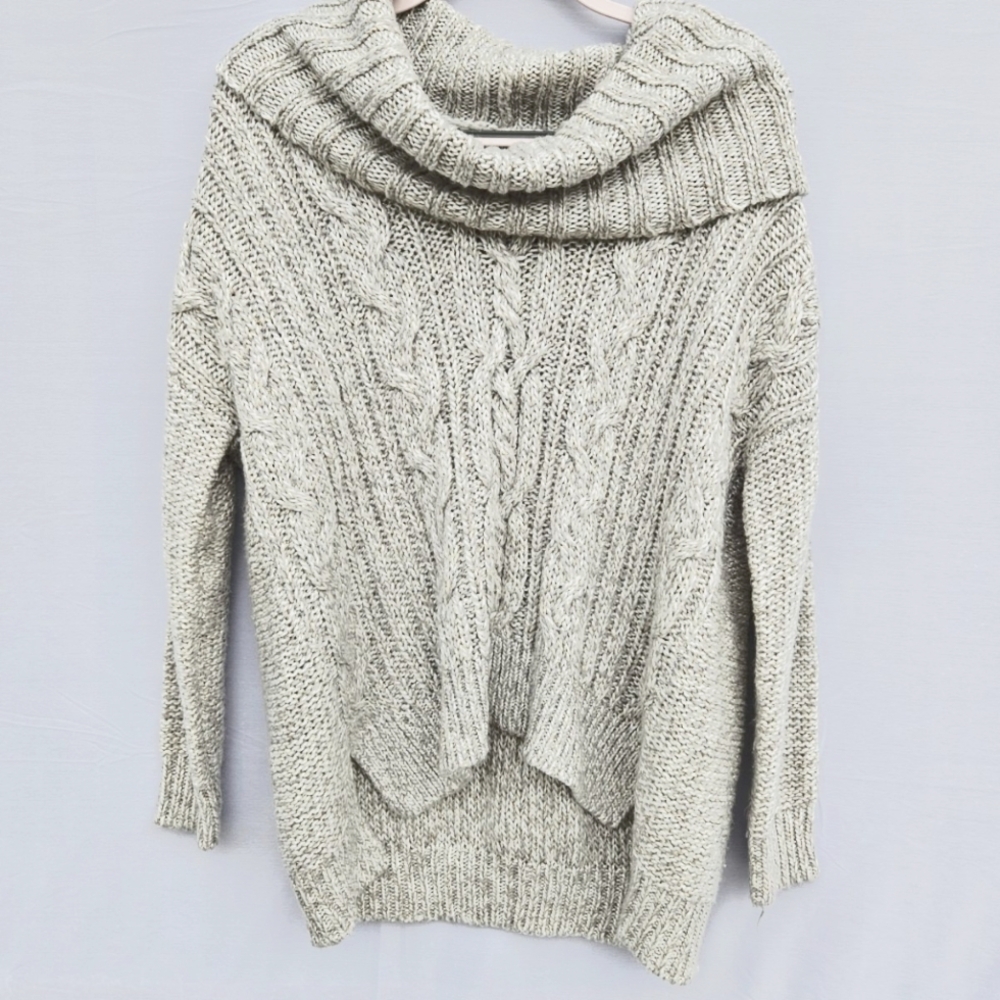 🖖 Jennifer Lopez 🖖 gray/gold shimmer cowl neck sweater